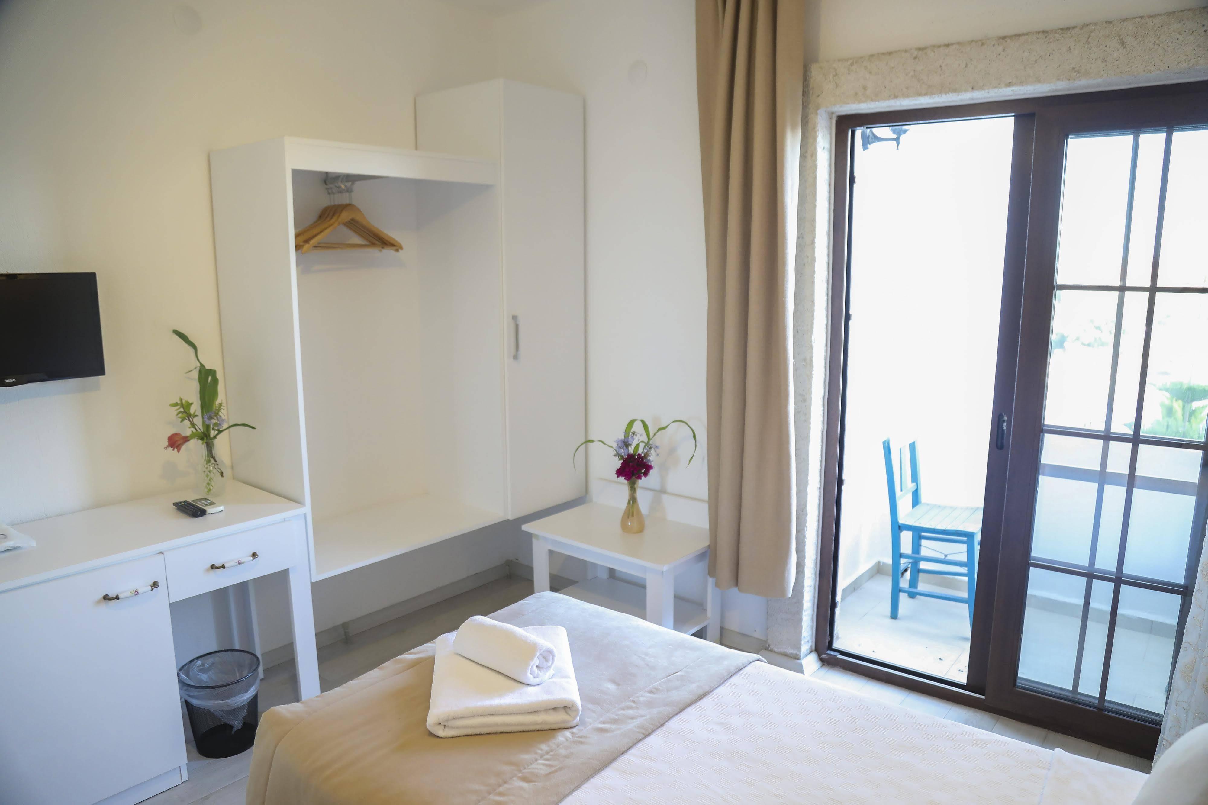 Aksu Hotel Alacati Exterior photo